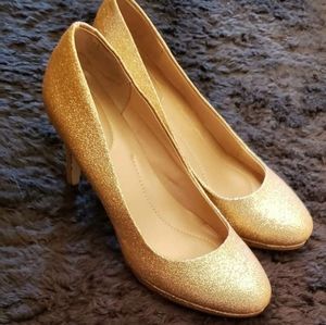 Gold sparkling high heels